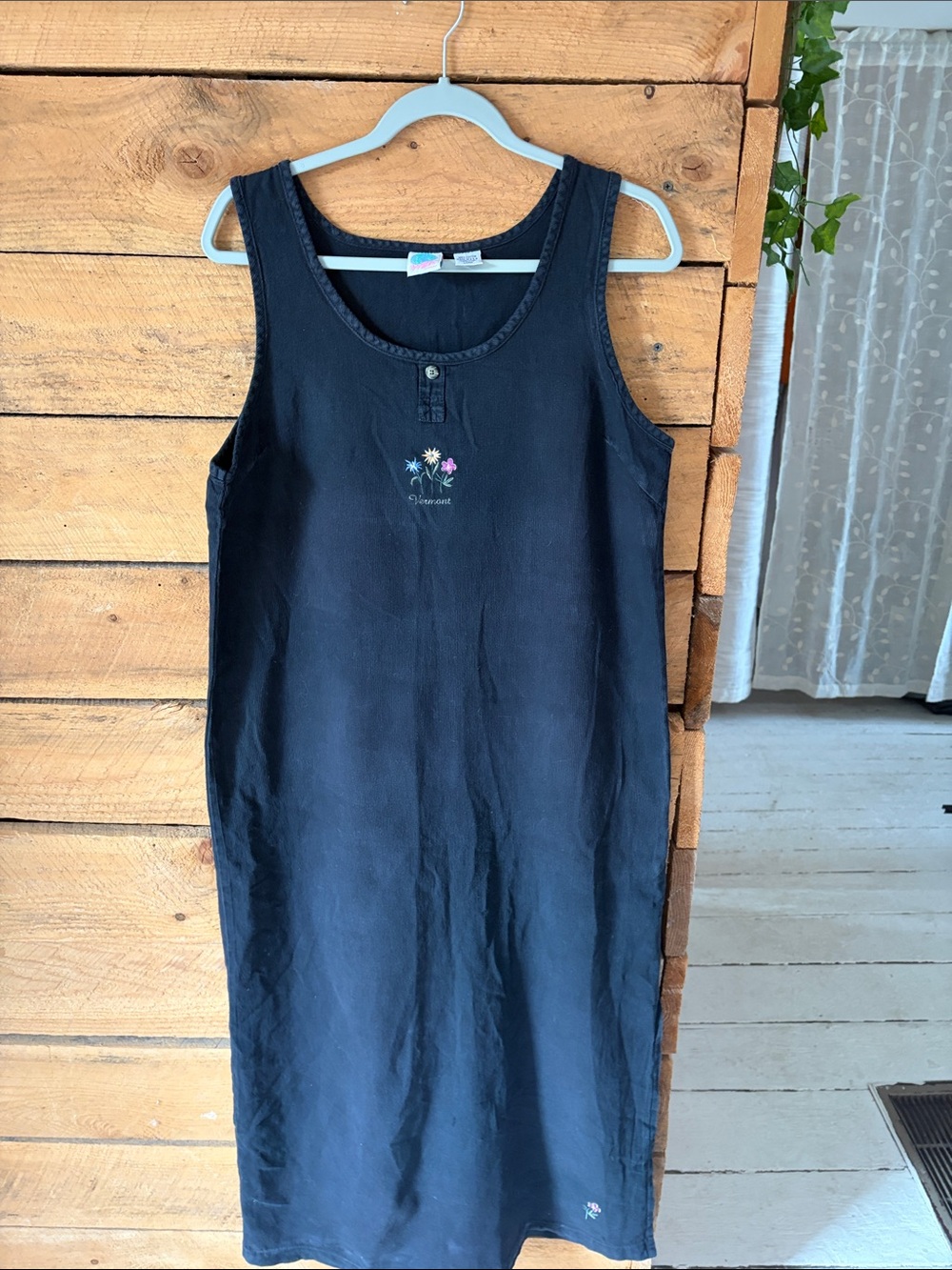 Women’s Black corduroy Maxi Tank Dress with Floral Embroidery Vermont large
